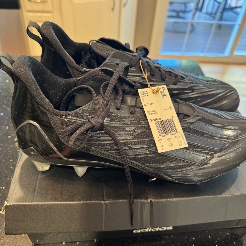 NWT adidas Men's Black football  Cleats
New with tags